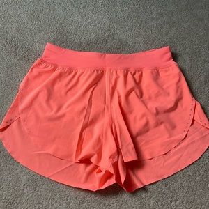 Lululemon find your pace high-rise short lined 3” Sz 6 Coral